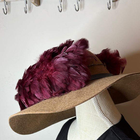 Vintage Elegant Burgundy Feathered Necklace or hat wrap - Picture 8 of 8